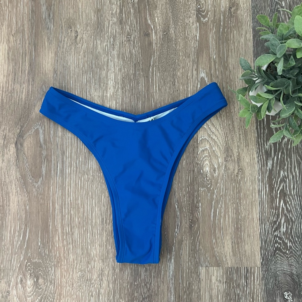 Cupshe Atlantis Ruched Mid-Rise Bikini Bottom Blue